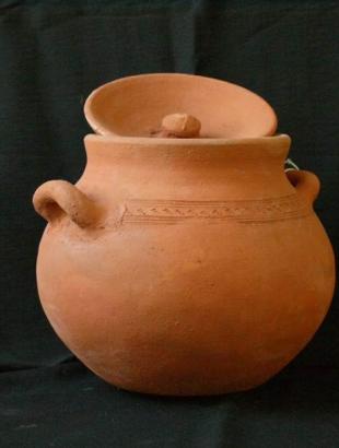 Δοχείο για το ψήσιμο ψητού στο φούρνο (κουρελλί) από την παραδοσιακή αγγειοπλαστική του Κόρνου.