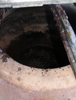 Ζύμωση των σταφυλιών για παραγωγή κρασιού, Άλωνα 4/12/11.