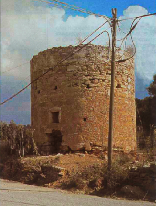 Ο ανεμόμυλος του Παπα-Ανεμομυλάρη στη Γιαλούσα της Καρπασίας, το 2003.