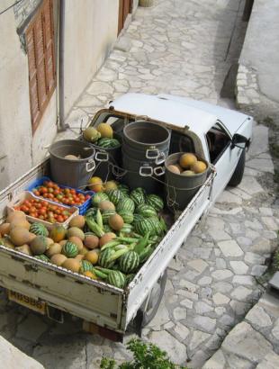 Φρέσκα φρούτα και λαχανικά έτοιμα για διανομή, Κάτω Δρυς 2014.