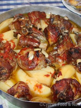 Αρνί ψητό με ντομάτες.