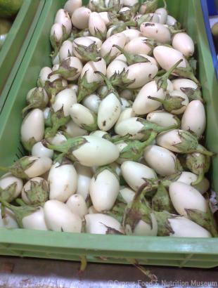 Βαζανάκια για γλυκό του κουταλιού. &lt;br/&gt; Πηγή: Στάλω Λαζάρου.