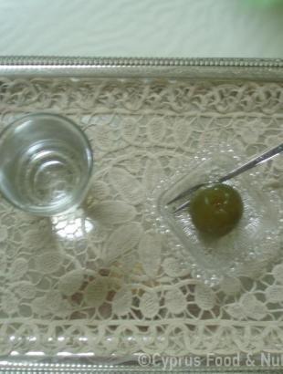 Γλυκό κιτρομηλάκι, έτοιμο για σερβίρισμα.