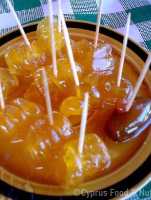 Γλυκό κολοκούι, σερβιρισμένο ως επιδόρπιο σε τραπέζι. &lt;br/&gt; Πηγή: Στάλω Λαζάρου.