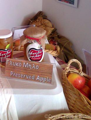 Γλυκό μήλο, από το φεστιβάλ μήλου της Κυπερούντας, 2014. &lt;br/&gt; Πηγή: Στάλω Λαζάρου.