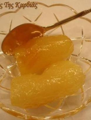 Σερβιρισμένο γλυκό περγαμόντο. &lt;br/&gt; Πηγή: http://syntageskardias.blogspot.com/2009/03/blog-post_30.html