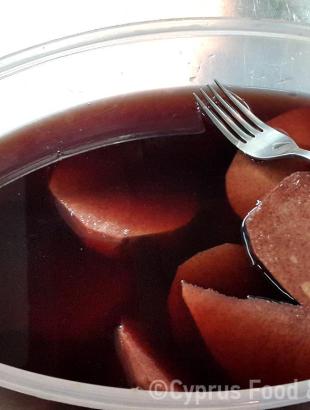 Το κολοκάσι μαρινάρεται στο κρασί (Μαγειρεύω Κυπριακά 2015).