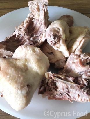 Σερβίρεται σε πιάτο.