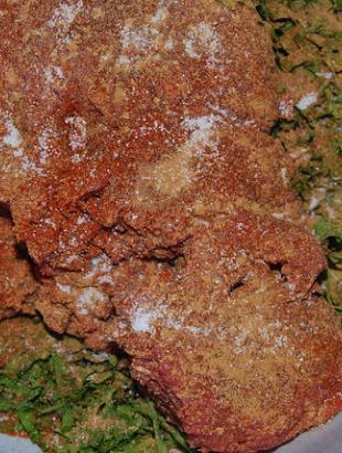 Στα υλικά της γέμισης προστίθενται τα καρυκεύματα. &lt;br/&gt; Πηγή: Γ. Γρούτας.