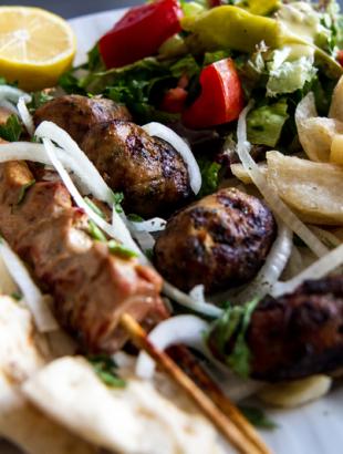 Σουβλάκια με σιεφταλιά. 2014. &lt;br/&gt; Πηγή: Παναγιώτης Γεωργίου.