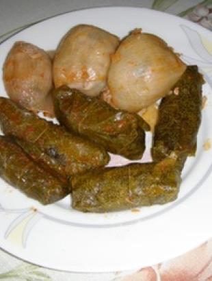 Γεμιστά κρεμμύδια και κουπέπια. Περιέχουν συνήθως την ίδια γέμιση.