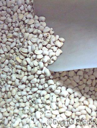 Στη συνταγή χρησιμοποιείται κυπριακό λουβί ξερό, μεγάλο και άσπρο.