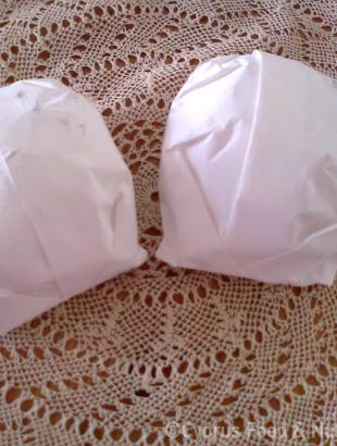 Λουκούμι του γάμου με περιτύλιγμα, όπως προσφέρεται σήμερα.