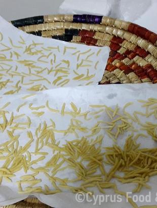 Μακαρόνια του χεριού. Αθηαίνου.