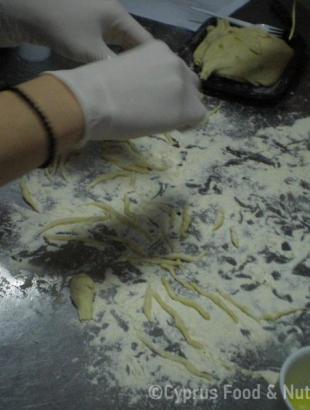 Μακαρόνια χεριού, στάδιο παρασκευής 1. Λευκωσία 29/1/2014.