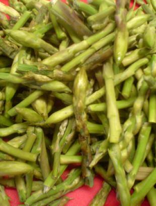 Ακολούθως τα κόβουμε με το χέρι σε μικρά κομματάκια.http://asteromases.com/archives/3992