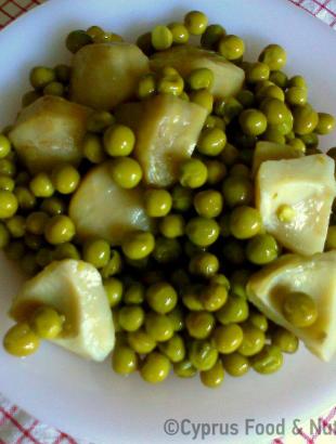 Μπιζέλια φρέσκα με αγκινάρες. &lt;br/&gt; Πηγή: Στάλω Λαζάρου.