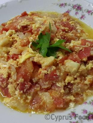 Ντομάτες με αυγά ή πομηλοροτηανιά (Μαγειρεύω Κυπριακά 2015). &lt;br/&gt; Πηγή: Στάλω Λαζάρου.