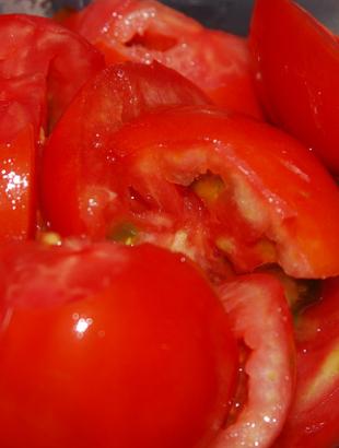 Ντομάτες κομμένες σε φέτες.