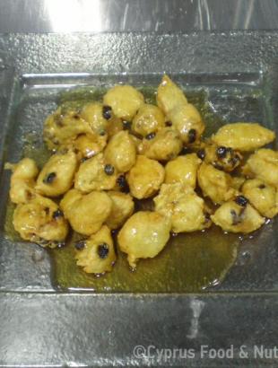 Ξεροτήανα ταραχτά με σταφιδάκια και μέλι, στάδιο παρασκευής 7, Λευκωσία 28/2/2014.&lt;br/&gt; Πηγή: Κατερίνα Λαζάρου.
