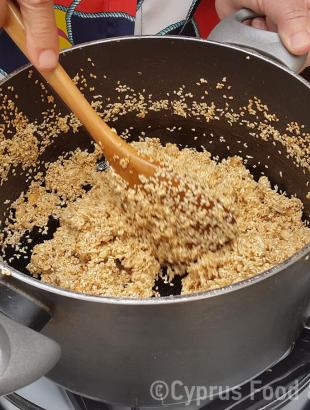 Το μείγμα του παστελιού, έτοιμο στην κατσαρόλα (Μαγειρεύω Κυπριακά 2015). &lt;br/&gt; Πηγή: Στάλω Λαζάρου.