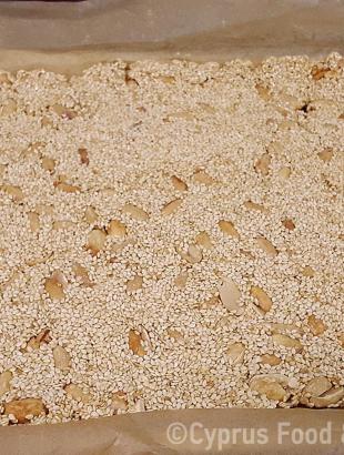 Παστελλάκι, απλωμένο σε δίσκο (Μαγειρεύω Κυπριακά 2015). &lt;br/&gt; Πηγή: Στάλω Λαζάρου.