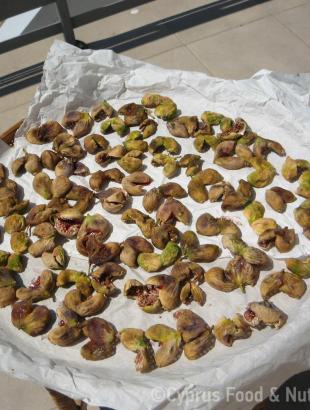 Σύκα μερικώς αποξηραμένα.