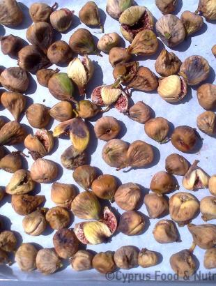 Σύκα κατά τη διαδικασία αποξήρανσης.