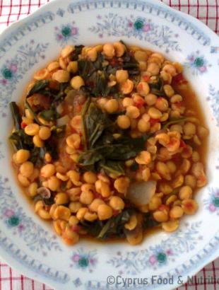 Ρεβίθια με σπανάχι.