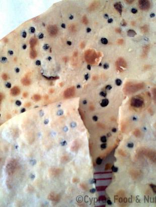 Οι σσιηνόπιττες είναι πολύ λεπτές και ξηρές σαν παξιμάδι. &lt;br/&gt; Πηγή: Στάλω Λαζάρου.