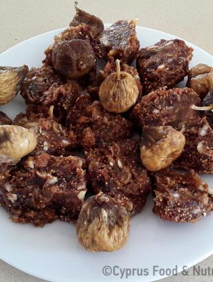 Συκόπιττα και σύκα.