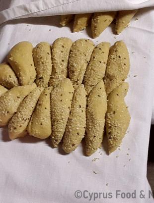 Κουλούρι από ζυμώματα του γάμου, Κυπερούντα.