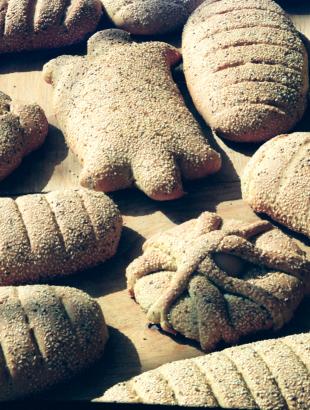 Δακτυλιές, αυγωτή, και κουλούρια διαφόρων άλλων σχημάτων.