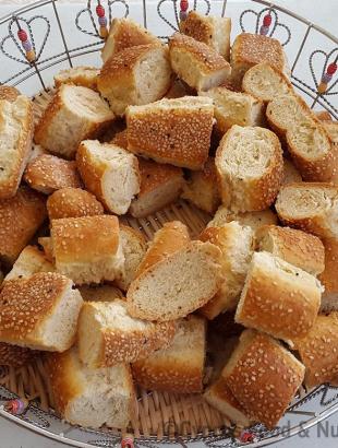 Κομμένο κουλούρι, για κέρασμα.