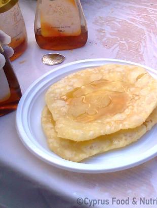 Πριν φαγωθούν, μελώνονται. &lt;br/&gt; Πηγή: Στάλω Λαζάρου.