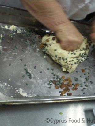 Τρεμιθόπιτες, στάδιο παρασκευής 2, Λευκωσία 26/3/14.&lt;br/&gt; Πηγή: Κατερίνα Λαζάρου.