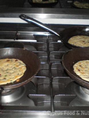 Τρεμιθόπιτες, στάδιο παρασκευής 4, Λευκωσία 26/3/14.&lt;br/&gt; Πηγή: Κατερίνα Λαζάρου.