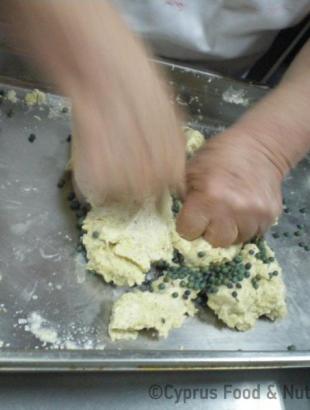 Τρεμιθόπιτες, στάδιο παρασκευής 1, Λευκωσία 26/3/14. &lt;br/&gt; Πηγή: Κατερίνα Λαζάρου.