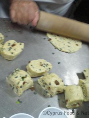 Τρεμιθόπιτες, στάδιο παρασκευής 3, Λευκωσία 26/3/14.&lt;br/&gt; Πηγή: Κατερίνα Λαζάρου.