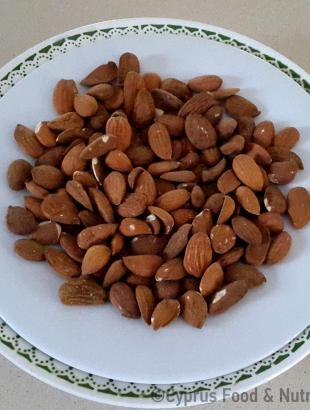 Κούννες αμυγδάλου. &lt;br/&gt; Πηγή: Στάλω Λαζάρου.