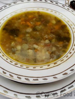 Σερβίρουμε, συνοδεύοντας με ψωμί και ελιές (Μαγειρεύω Κυπριακά 2015).