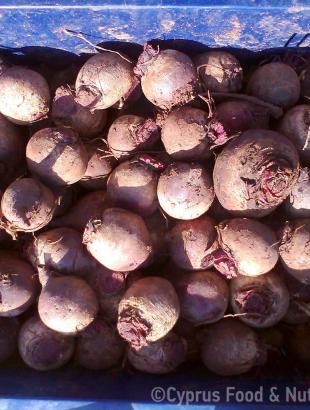 Παντζάρια σε κασόνι, στην αγορά. &lt;br/&gt; Πηγή: Στάλω Λαζάρου.