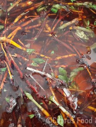 Ρίζες για βάψιμο αυγών.