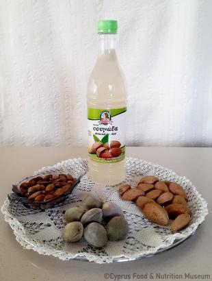 Σουμάδα εμφιαλωμένη, όπως τη βρίσκουμε σήμερα στο εμπόριο.