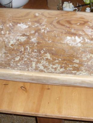 1. Η σκάφη, στην οποία ζύμωναν παραδοσιακά οι γυναίκες.