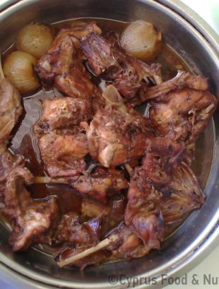 Κουνέλι ξιθκιά (στιφάδο). &lt;br/&gt; Πηγή: Στάλω Λαζάρου.