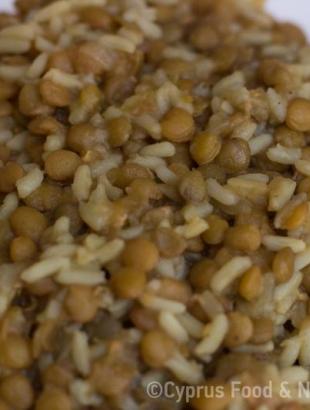 Φακές μουτζιέντρα με ρύζι, 2014.