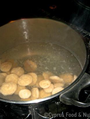 Βράζονται σε νερό. &lt;br/&gt; Πηγή: Στάλω Λαζάρου.