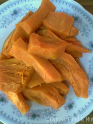 Κόκκινο κολοκύθι (κοτσινοκόλοκο) ψημένο. &lt;br/&gt; Πηγή: Στάλω Λαζάρου.