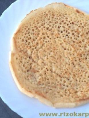 Λαγγόπιττα. &lt;br/&gt; Άδεια δημοσίευσης: http://www.rizokarpason.com/sintages1.htm